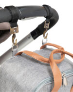 mochila-maternal-felicitas-cambiador-porta-mamadera-termico-faja-para-valija-viaje-gris-010