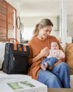 mochila-maternal-felicitas-cambiador-porta-mamadera-termico-faja-para-valija-viaje-negro-001