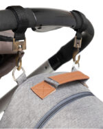 mochila-maternal-matilda-cambiador-lunchera-termica-faja-para-valija-viaje-arena-008