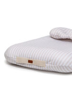 Nido ergonómico para bebé rayas beige con almohadita y manija-001