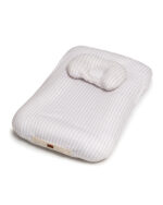 Nido ergonómico para bebé rayas beige con almohadita y manija-002