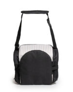 Silla booster a rayas beige plegada como bolso con correa regulable