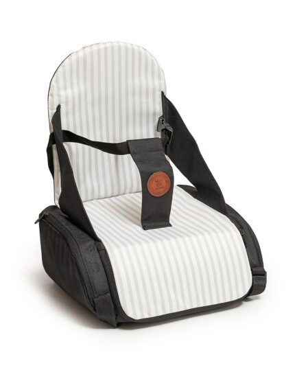 Silla booster portátil para bebé a rayas verde con cinturón de seguridad